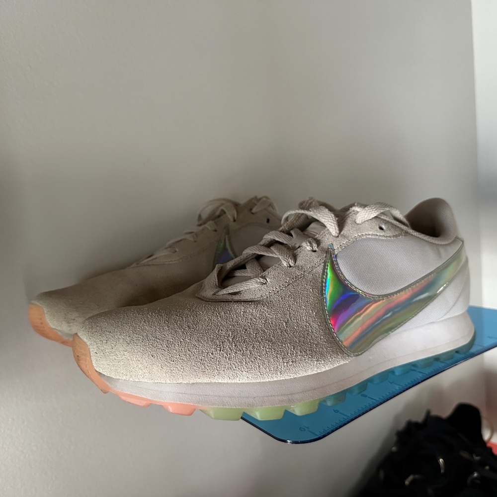 Nike Pre-Love OX Rainbow 10.5 Mens/12 Womens A03166-100